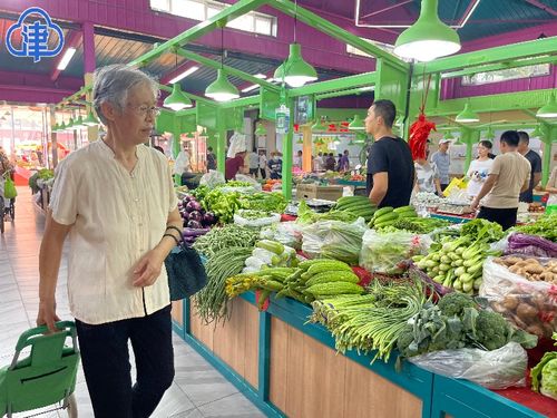田间地头菜直接搬进菜市场 菜篮子里越发新鲜